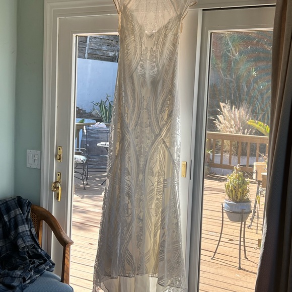 Rue De Seine Ivory Lace Wedding Dress - Picture 3 of 4